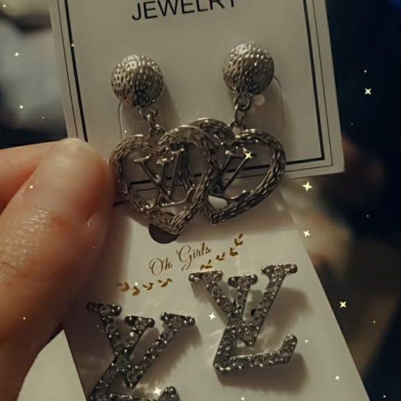 Earings $15 a pair - Picture 6 of 16